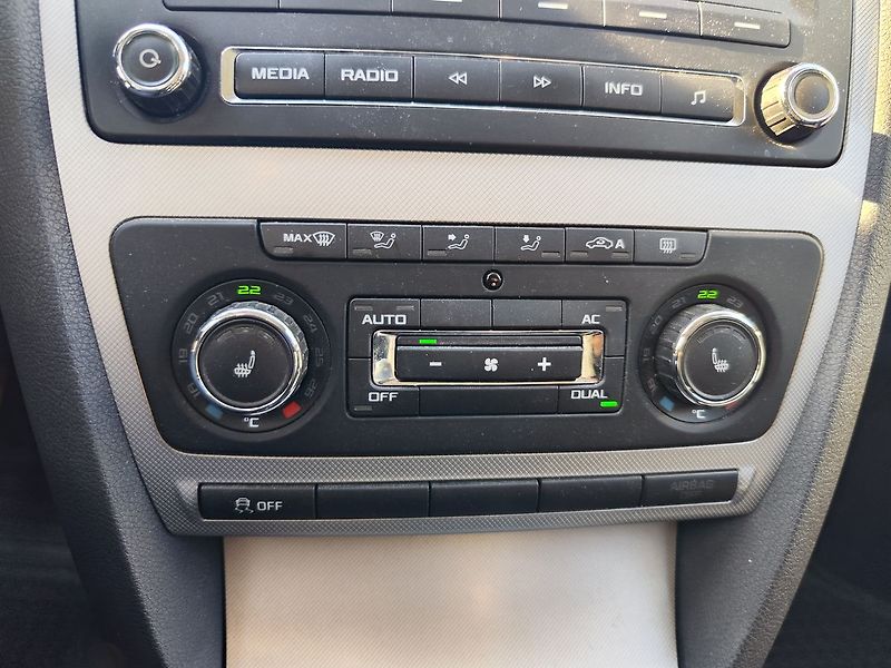 Škoda Octavia 2.0 TDi/103kW Elegance - fotka 16 z 26