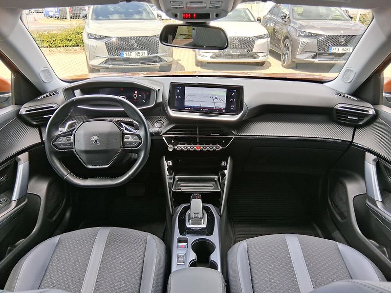 Peugeot 2008 ALLURE 1.5 BlueHDi 96 kW - fotka 2 z 24