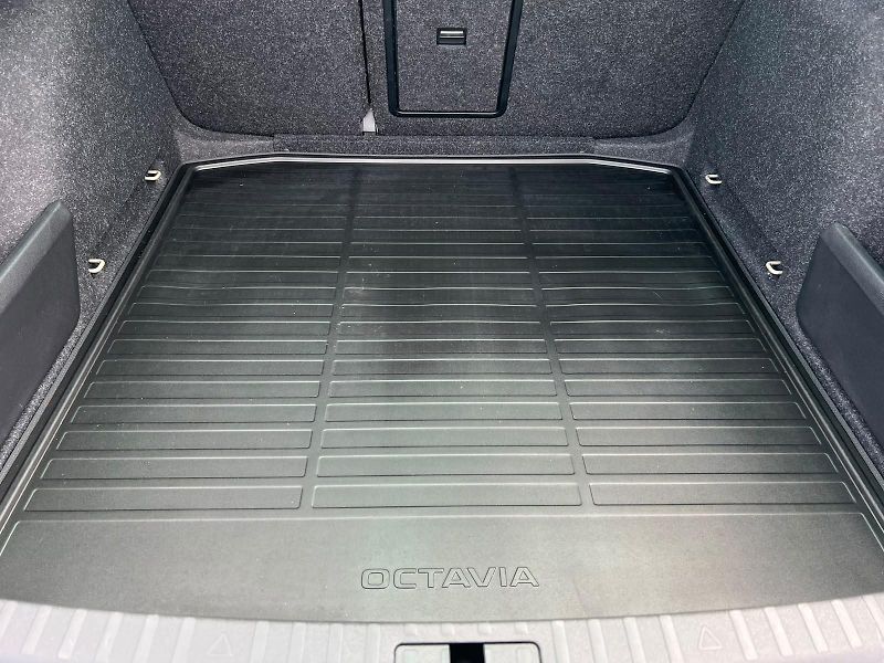 Škoda Octavia Top Selection 1,5 TSI 110 KW D - fotka 23 z 26