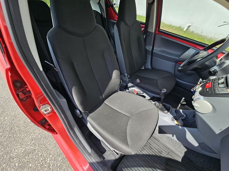 Toyota Aygo (2011) 1.0i KLIMA - fotka 14 z 17