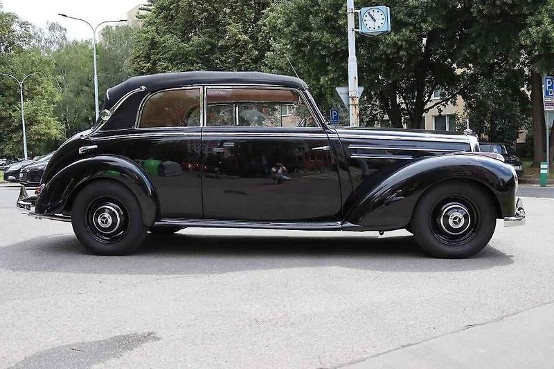 Mercedes-Benz W187 220B Cabrio na portálu TipCars.