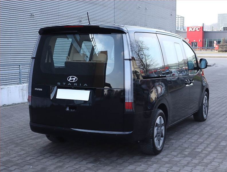 Hyundai Staria (2024) 1.6 T-GDI HEV, SR, 1Maj - fotka 5 z 23
