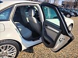 Audi A4 2,0 TDI,S-line,navi,výhřev,xen - náhled 16