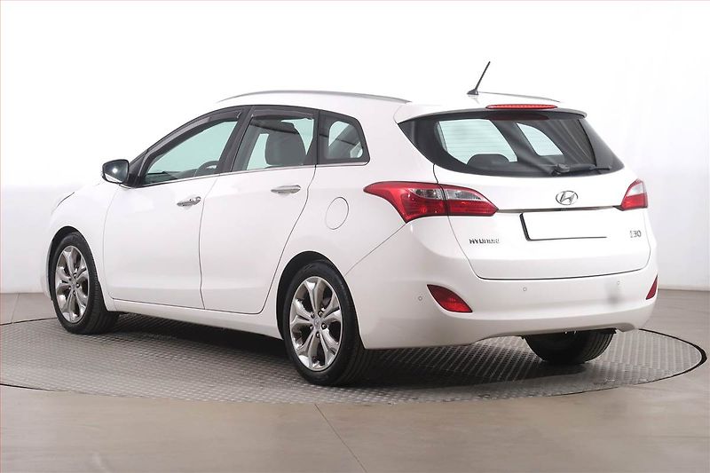 Hyundai i30 (2013) Style 1.6 GDI, Serv.kniha - fotka 4 z 17