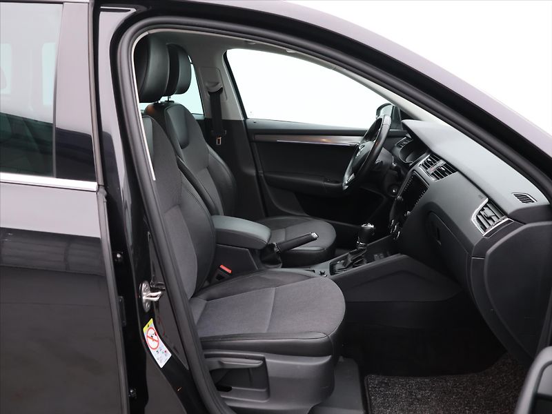Škoda Octavia 2,0 TDI 110kW DSG Style LED - fotka 13 z 26