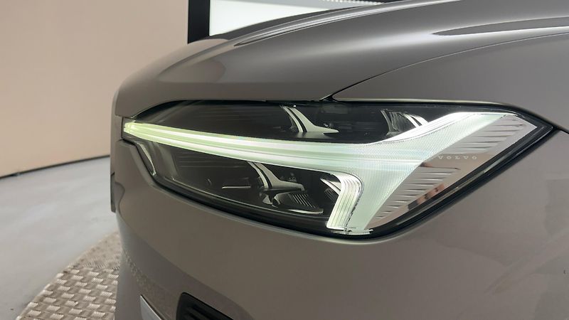 Volvo XC60 2.0 B4 AUT AWD Inscription - fotka 18 z 29