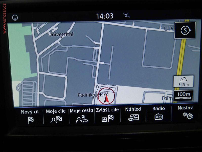 Volkswagen Golf (2015) 1.6TDi, Navi, panor - fotka 13 z 19