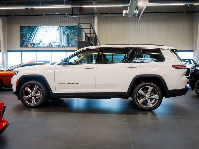 Jeep Grand Cherokee (2022) 3.6 Limited L 4x4 Luxury 7míst - fotka 2 z 40
