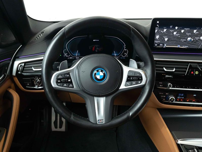 BMW Řada 5 545e xDrive Sedan - fotka 13 z 23