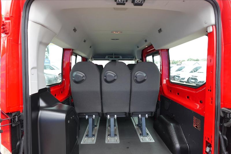 Ford Transit 2,2 TDCi  L2H2 9MÍST BUS KLIMA - fotka 18 z 38
