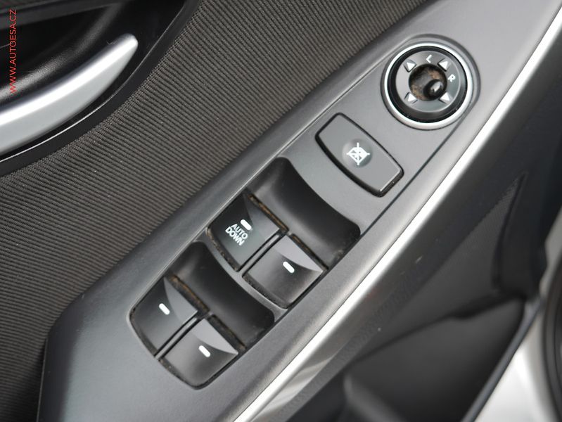 Hyundai i30 (2012) 1.4 i, ČR, AC - fotka 15 z 16