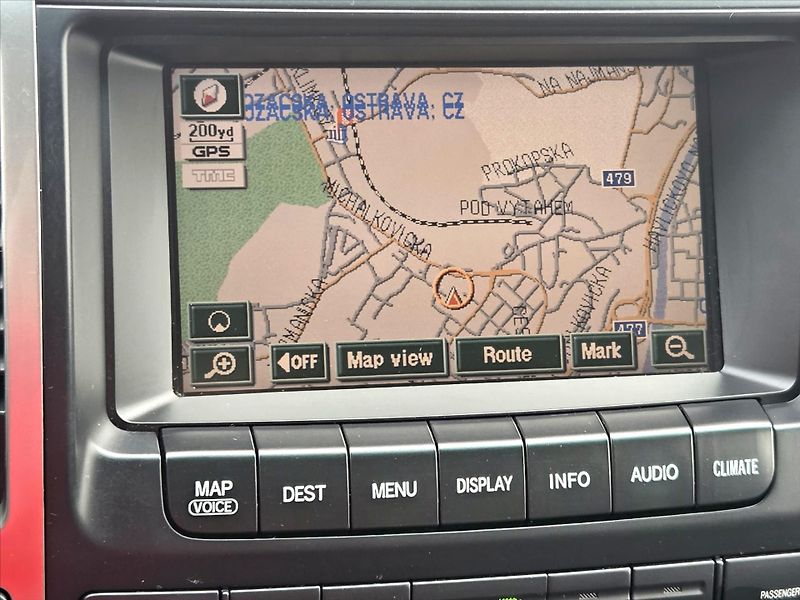 Toyota Land Cruiser 3,0 D-4D 127kW 8-míst ČR 1.maj - fotka 19 z 29