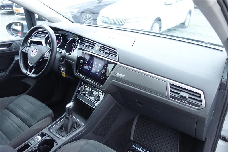 Volkswagen Touran 2,0 TDi 110KW,ČR,SERV.KN.,DSG. - fotka 14 z 34