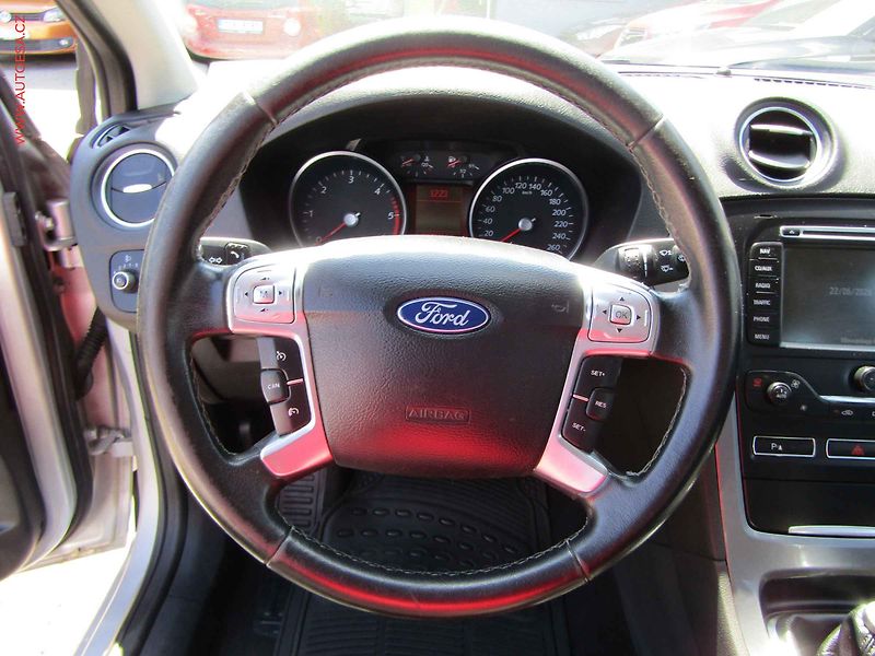 Ford Mondeo (2012) 2.0TDCi, AC, TZ, park.asist - fotka 18 z 21