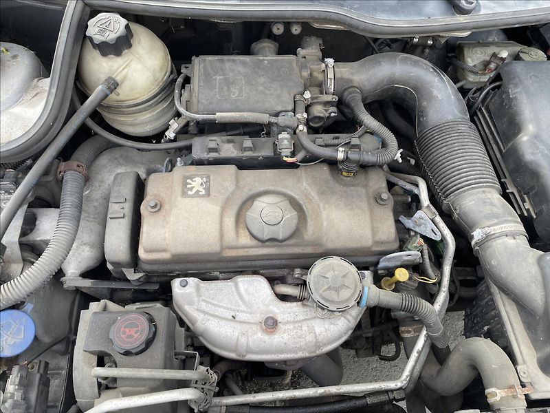 Peugeot 206 1,4i 55kW*tažné*Zachovalé auto - fotka 33 z 36
