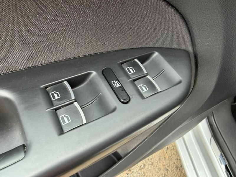 Volkswagen Touran 1,6 TDi BLUEMOTION STYLE - fotka 14 z 28