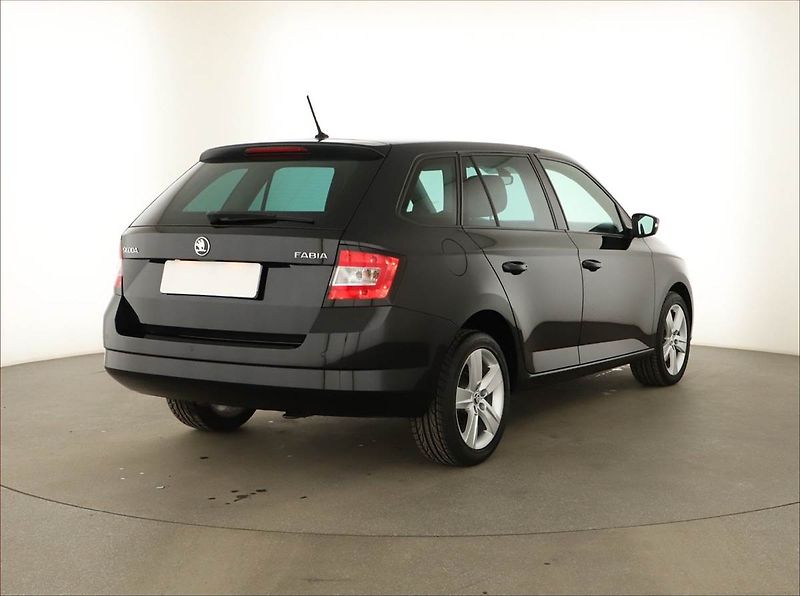 Škoda Fabia (2015) Ambition 1.2 TSI, Automat - fotka 5 z 14