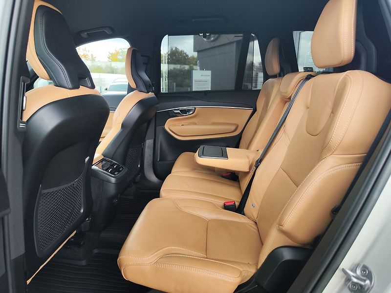 Volvo XC90 B5 2.0/173kW Inscription AT 4x - fotka 16 z 44
