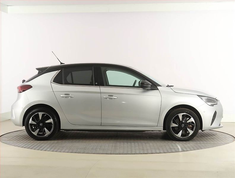 Opel Corsa (2023) Elegance 50 kWh, SoH 96% - fotka 6 z 28