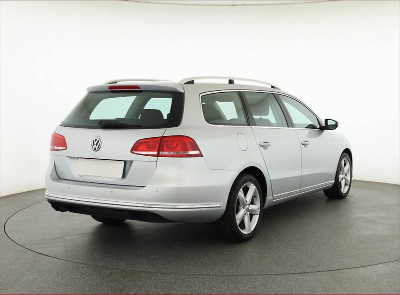 Volkswagen Passat (2011) 2.0 TDI, Tempomat - fotka 5 z 18