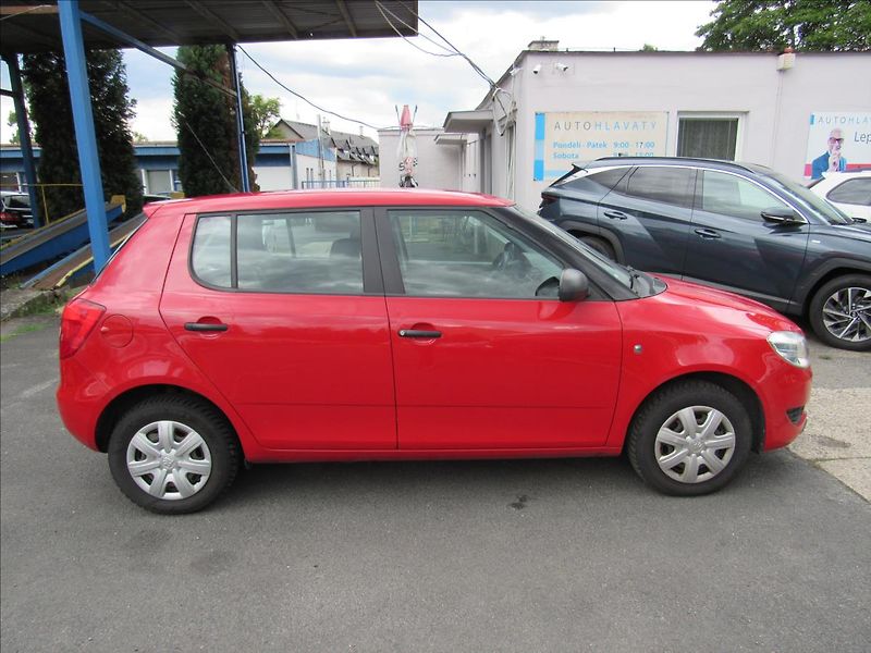 Škoda Fabia 1,2 i 44kW Active - fotka 8 z 28