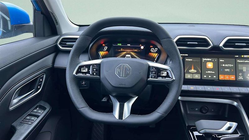 MG ZS EXCLUSIVE HYBRID+ 1.5L 145 kw/ - fotka 13 z 20