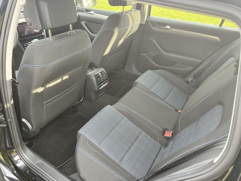 Volkswagen Passat 1.4GTE 160KW,TZ,2xALU,1MAJ - fotka 14 z 48