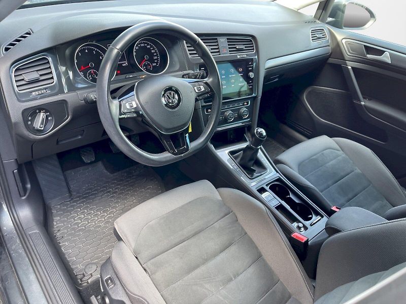Volkswagen Golf (2018) 1.4 TSI 92 kW Maraton Edition - fotka 5 z 35