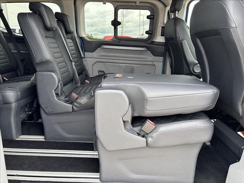 Ford Tourneo Custom 2,0 EcoBlue 125kW Titanium X - fotka 21 z 59
