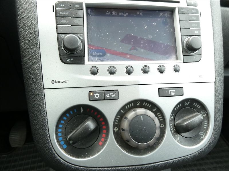 Opel Corsa 1,4 16V 74kW, drobné vady laku - fotka 32 z 42