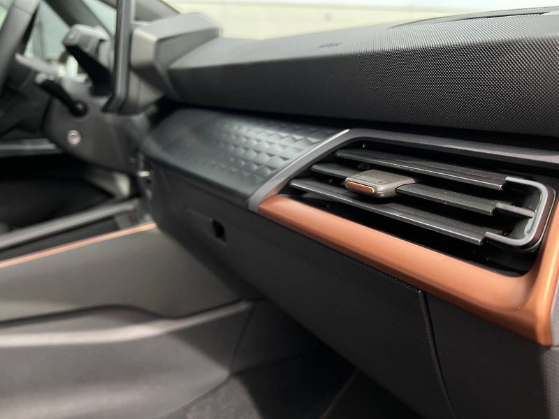 Cupra Born (2023) 58kWh / 204k - fotka 18 z 25