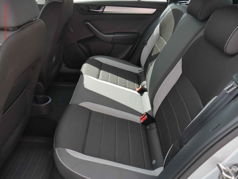 Škoda Rapid (2018) 1.0 TSI, 2.maj,ČR, AC - fotka 10 z 21