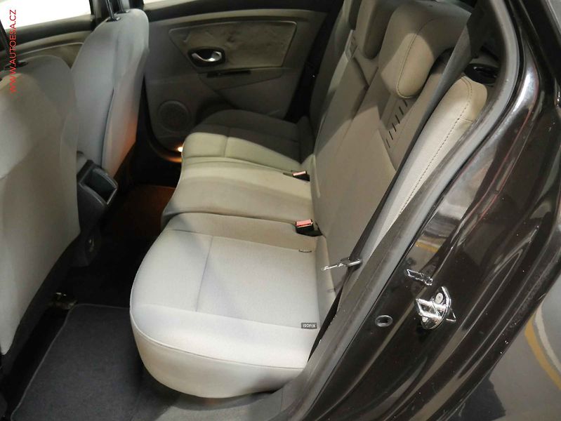 Renault Mégane (2010) 1.5 dCi, autoAC, temp - fotka 10 z 19