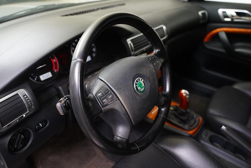 Škoda Superb - fotka 14 z 25