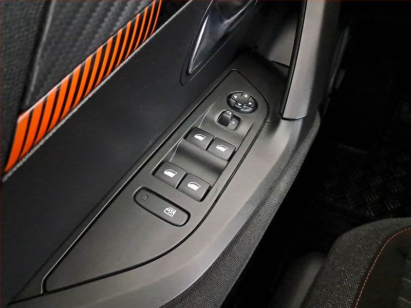 Peugeot 2008 (2021) 1.2 PureTech, Serv.kniha - fotka 16 z 16