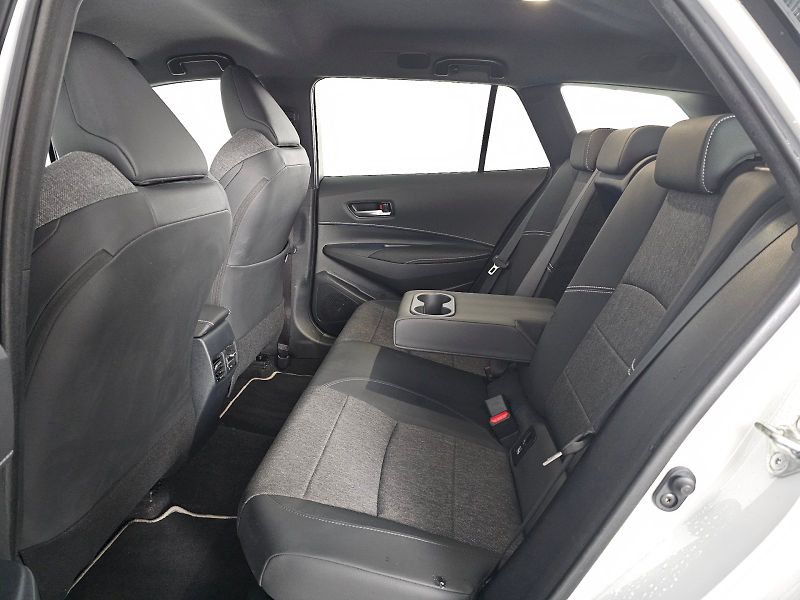 Toyota Corolla (2023) 2.0HEV 197k STYLE - fotka 7 z 26