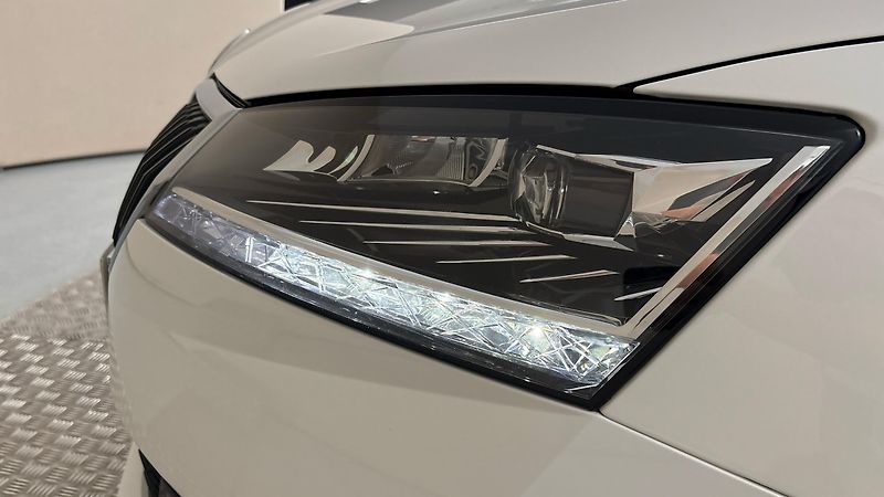 Škoda Fabia 1.0 TSI Ambition Combi - fotka 18 z 23