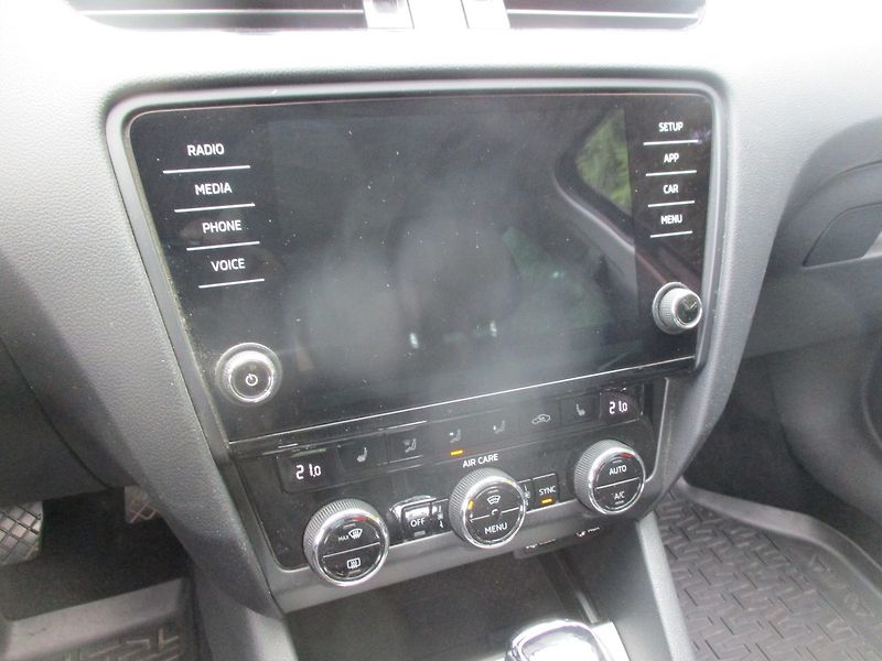 Škoda Octavia 2,0 TDi Drive DSG panorama - fotka 12 z 28