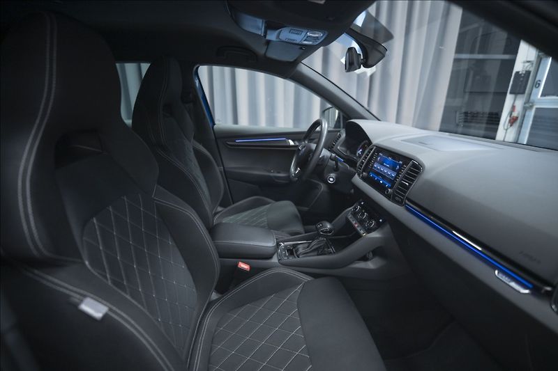 Škoda Karoq 2,0 TDI DSG 4x4 SPORTLINE ČR - fotka 8 z 41