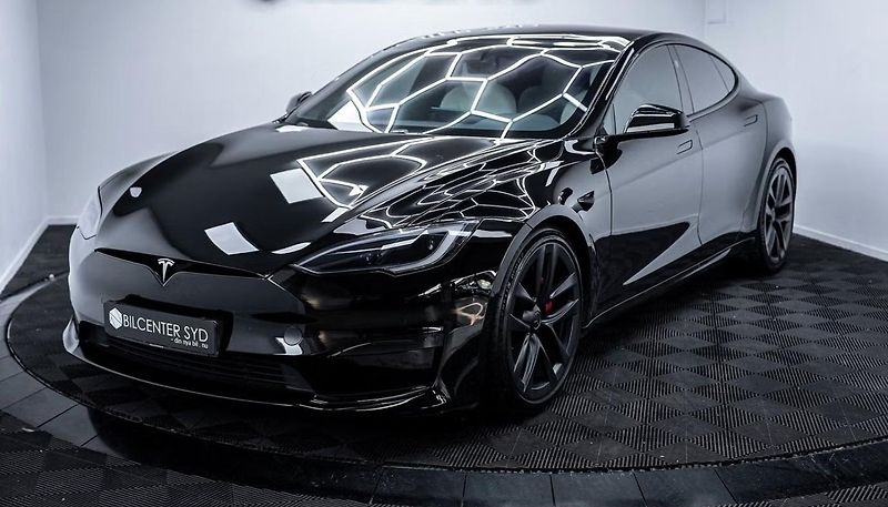 Tesla Model S Plaid AWD Tažné Yoke Panorama - fotka 1 z 25