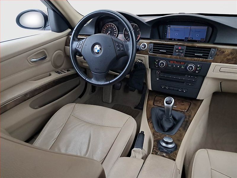 BMW Řada 3 (2008) 320 d, Navi, Xenony, Tempomat - fotka 7 z 18
