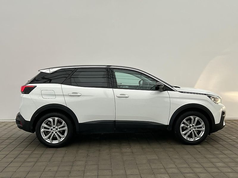Peugeot 3008 1.2 T ACTIVE - fotka 4 z 26