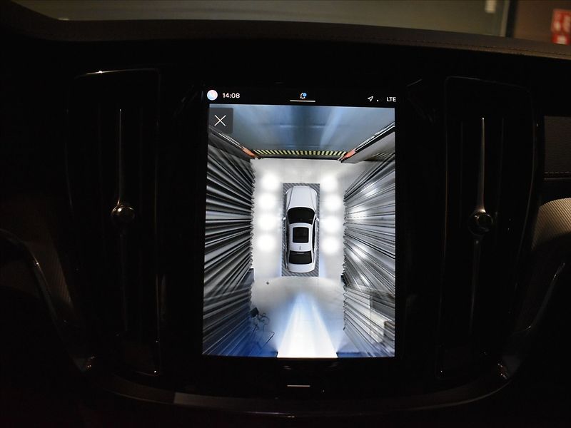 Volvo S60 2,0 B5 AWD Ultra Pano,Headup - fotka 20 z 25