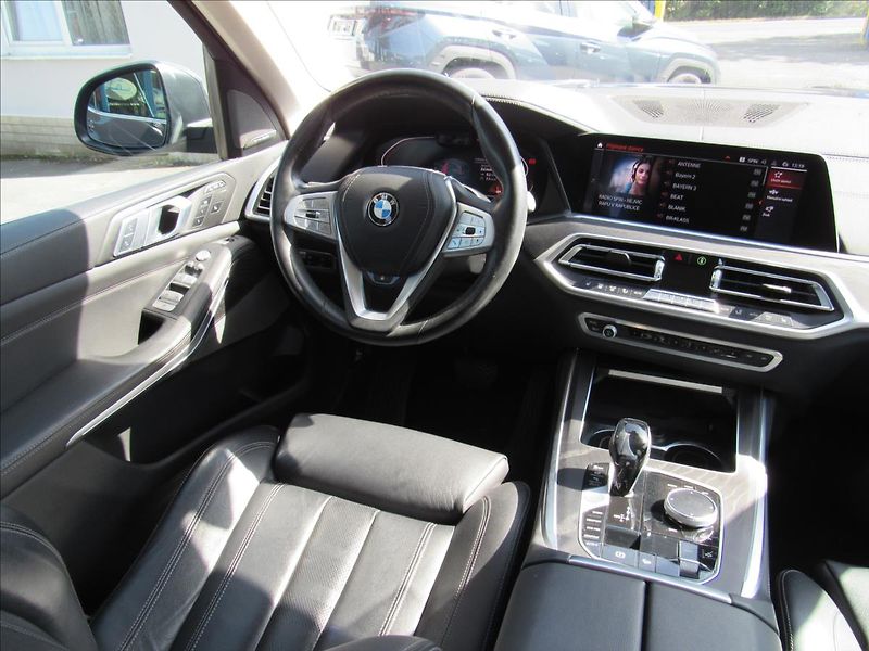 BMW X7 3,0 d xDrive30d 195 kW 7 míst - fotka 13 z 44