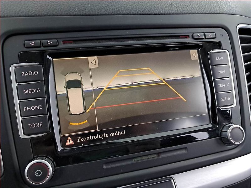 Volkswagen Sharan (2014) 2.0 TDI, Kůže, Navi, Bi-Xenony - fotka 16 z 22