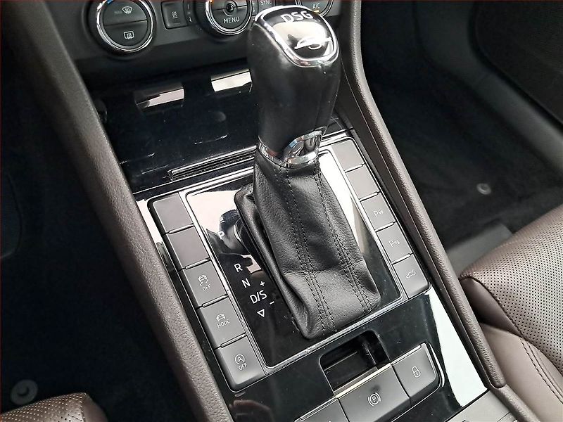 Škoda Superb (2015) Laurin&Klement 2.0 TDI 4x4 - fotka 16 z 22
