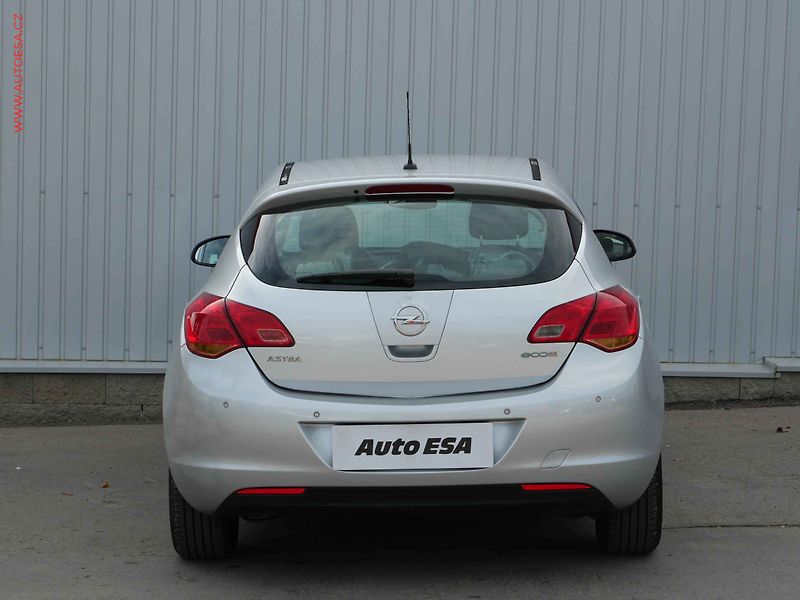 Opel Astra (2011) 1.4 i, AC, výhřev sed - fotka 5 z 19