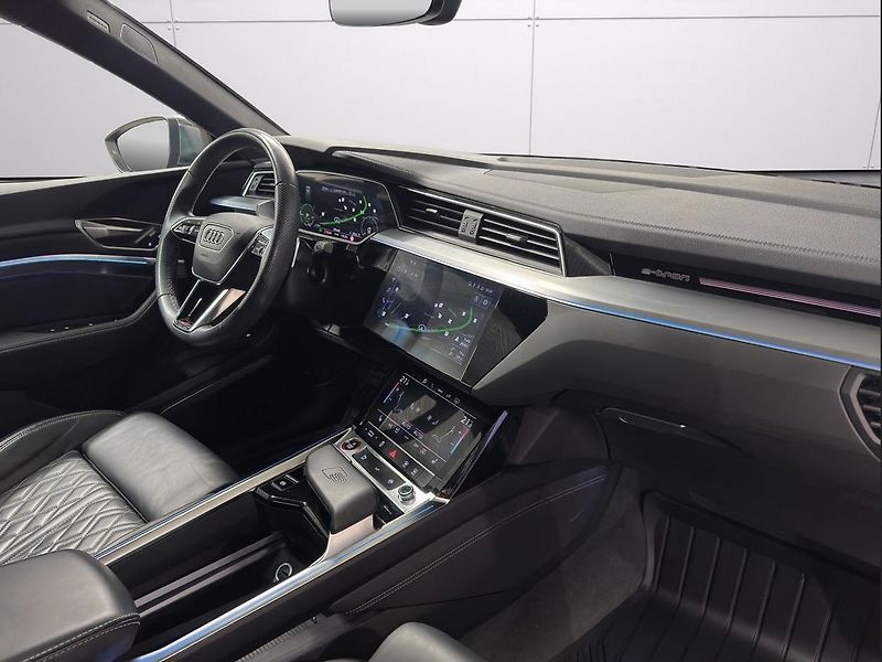 Audi SQ8 e-tron Sportback quattro Tažné - fotka 12 z 27