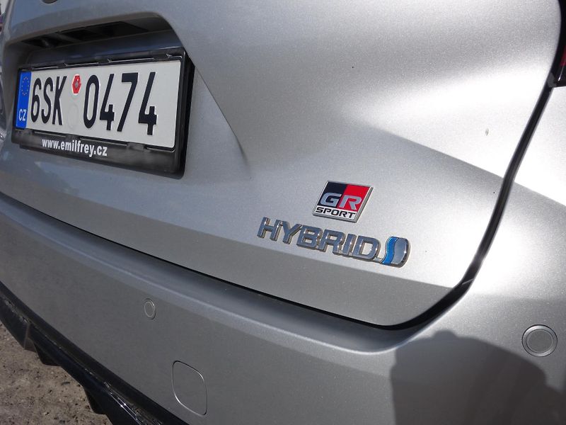 Toyota Corolla (2023) 2,0 Hybrid - fotka 24 z 27