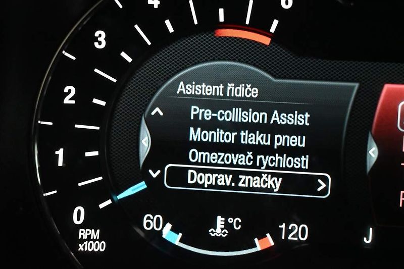 Ford Mondeo (2020) 2.0 4x4 140 KW LED ACC SONY 8A - fotka 26 z 37